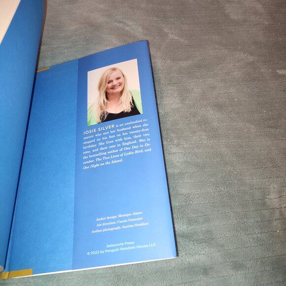 Book A Winter in New York Josie Silver Bestseller Novel Fiction BOTM Dec 2023 - Picture 4 of 8